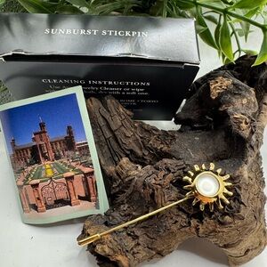Avon vintage Smithsonian collab gold tone sunburst stick pin, EUC. Original box.